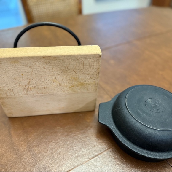 Original Swiss Black Fondue Set with Wooden Base - Picture 6 of 8